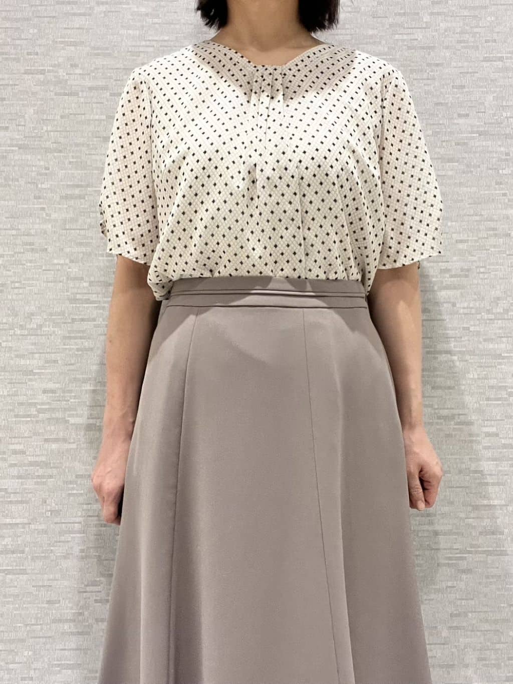 marikoさんの「Reflect｜【マシンウォッシュ可／セットアップ可】コツキ柄プリントブラウス」を使ったコーディネート