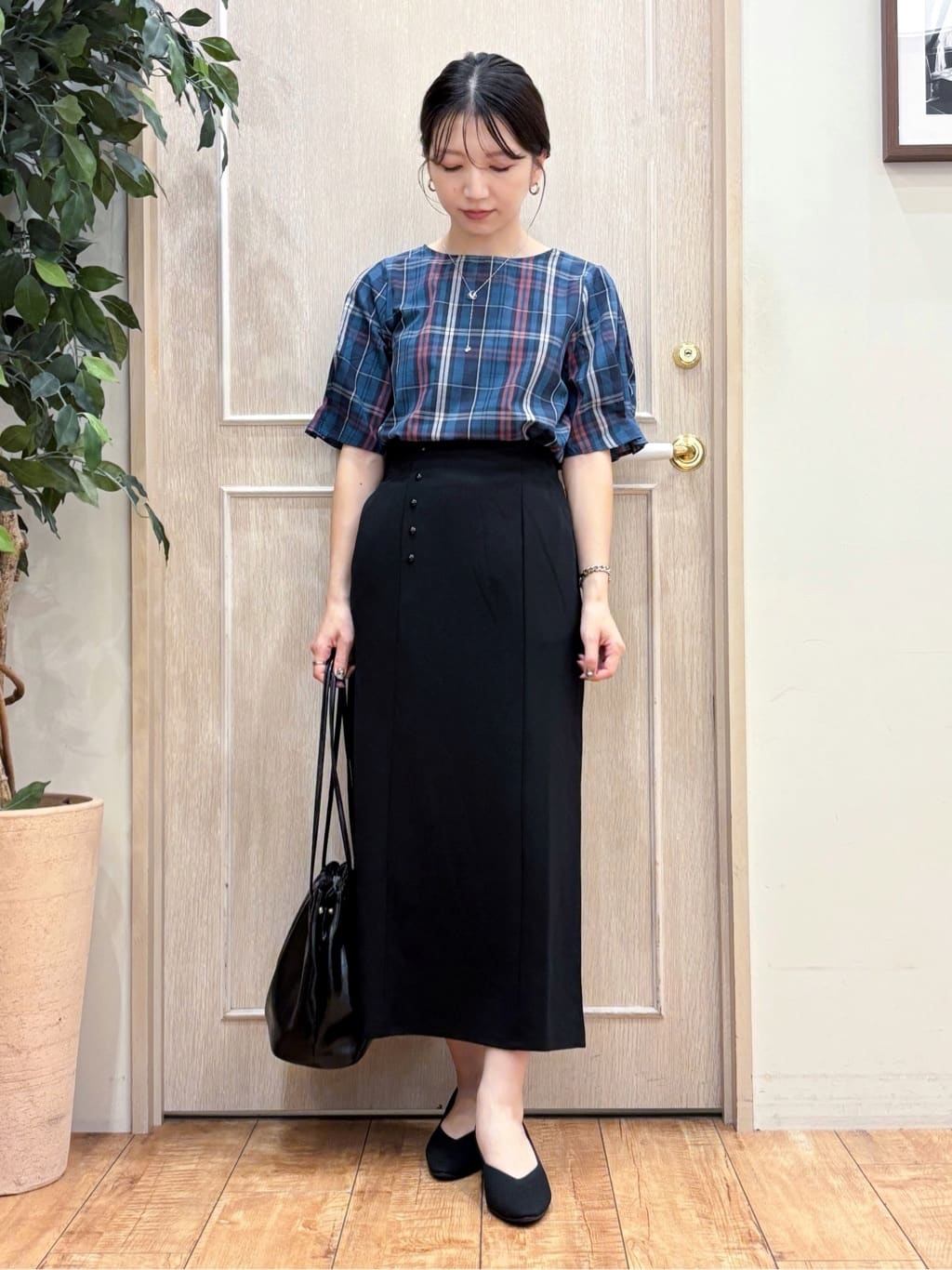 なみさんの「SHOO･LA･RUE｜【S-LL/5分袖】お袖タックできれいに魅せる 大人のチェックブラウス」を使ったコーディネート