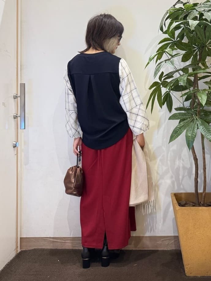 misakiさんの「SHOO･LA･RUE｜【洗濯後しわになりにくい】ポケット付き ナロースカート」を使ったコーディネート