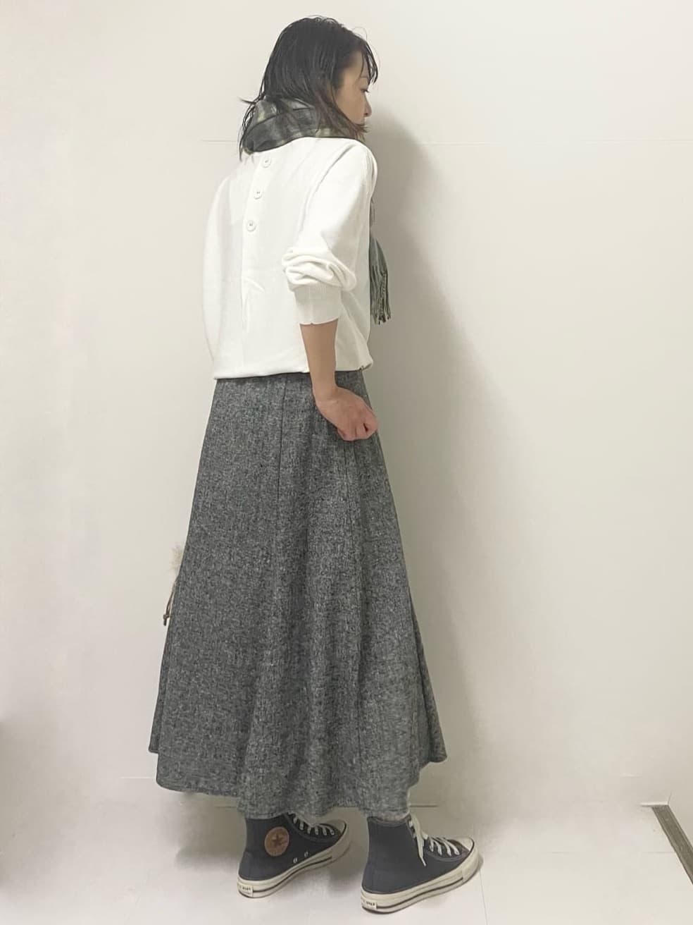 ISOさんの「Dessin｜【洗える】ウールブレンド後ろボタンニット」を使ったコーディネート