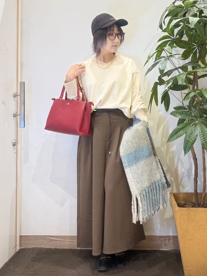 misakiさんの「SHOO･LA･RUE｜【S-LL/2点セット】脚のラインを拾いにくい ベルト付きタックスカーチョパンツ」を使ったコーディネート