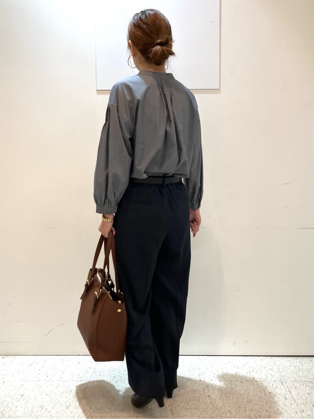kozuさんの「Reflect｜【程よいゆとり感／体型カバー】ピンタックデザインシャンブレーブラウス」を使ったコーディネート
