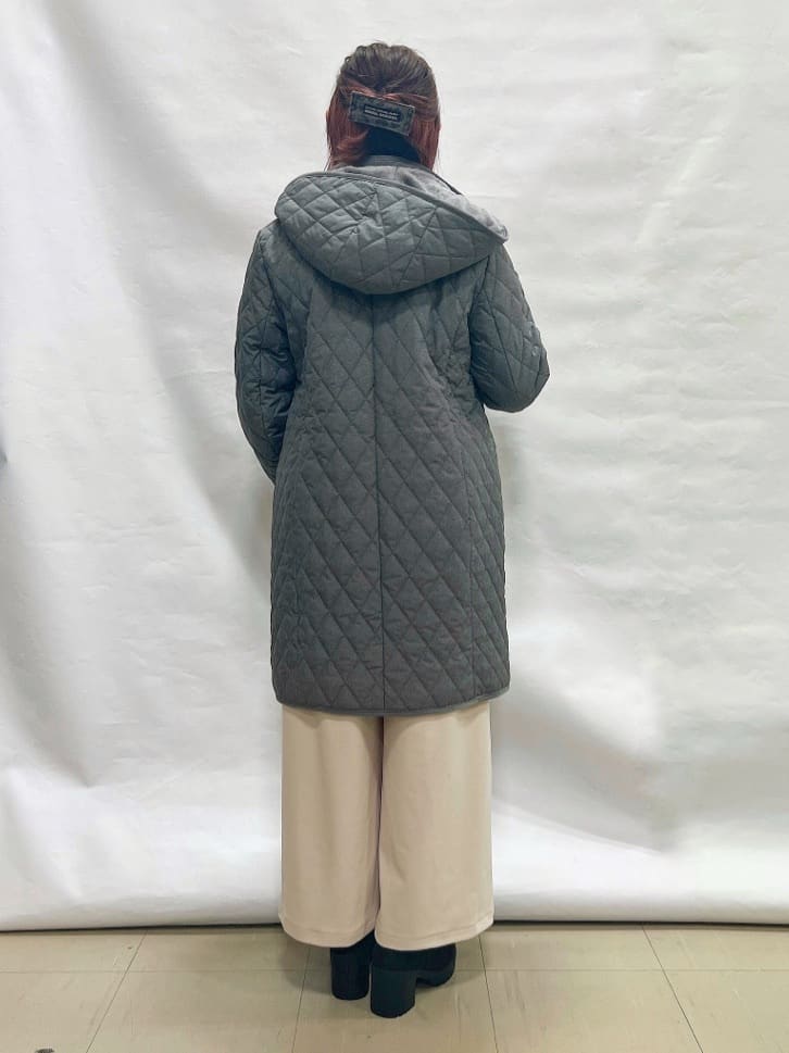 YUIさんの「SHOO･LA･RUE｜【撥水/フード取り外し可】自然にくびれる あったかダイヤ柄キルトコート【CIRCRIC】」を使ったコーディネート