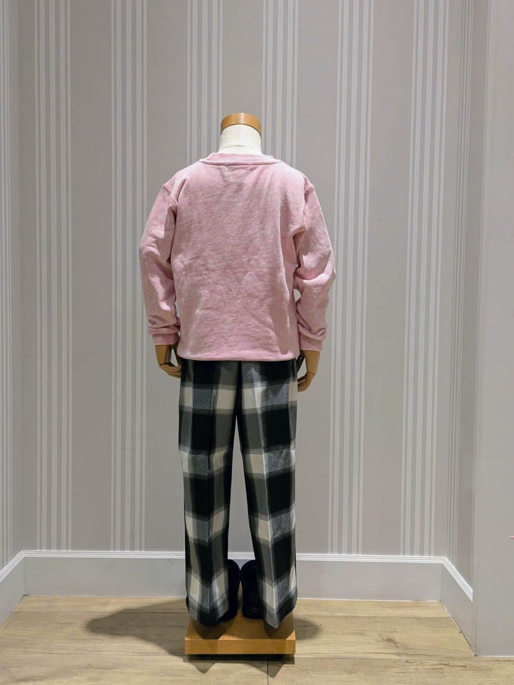 Yoshidaさんの「Dessin｜【リンクコーデ/洗える】ピグメント裏毛トレーナー」を使ったコーディネート