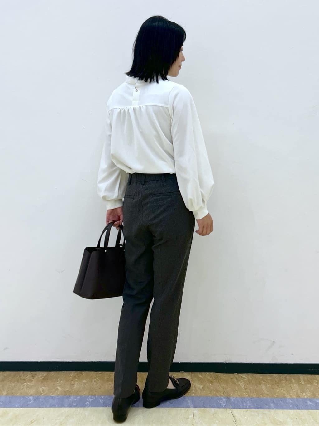 su.さんの「index｜ボウタイフリルトップス【洗濯機OK／ストレッチ／イージーアイロン／防シワ】《S～3L》」を使ったコーディネート