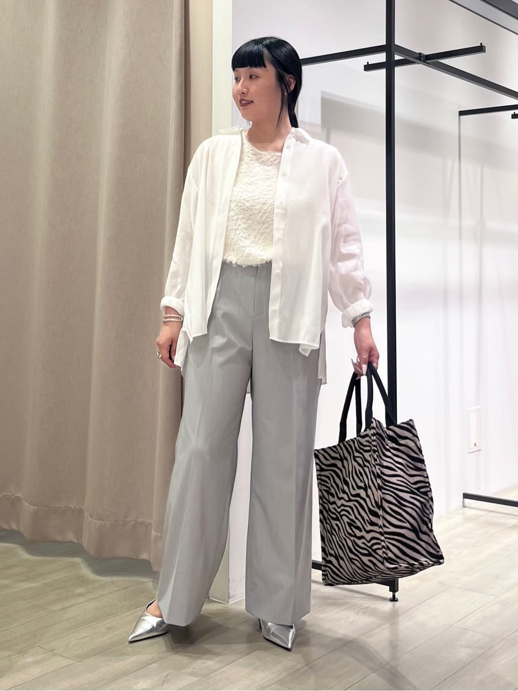 hasuさんの「INDIVI｜【体型カバー／清涼感】シアーオーバーシャツ」を使ったコーディネート