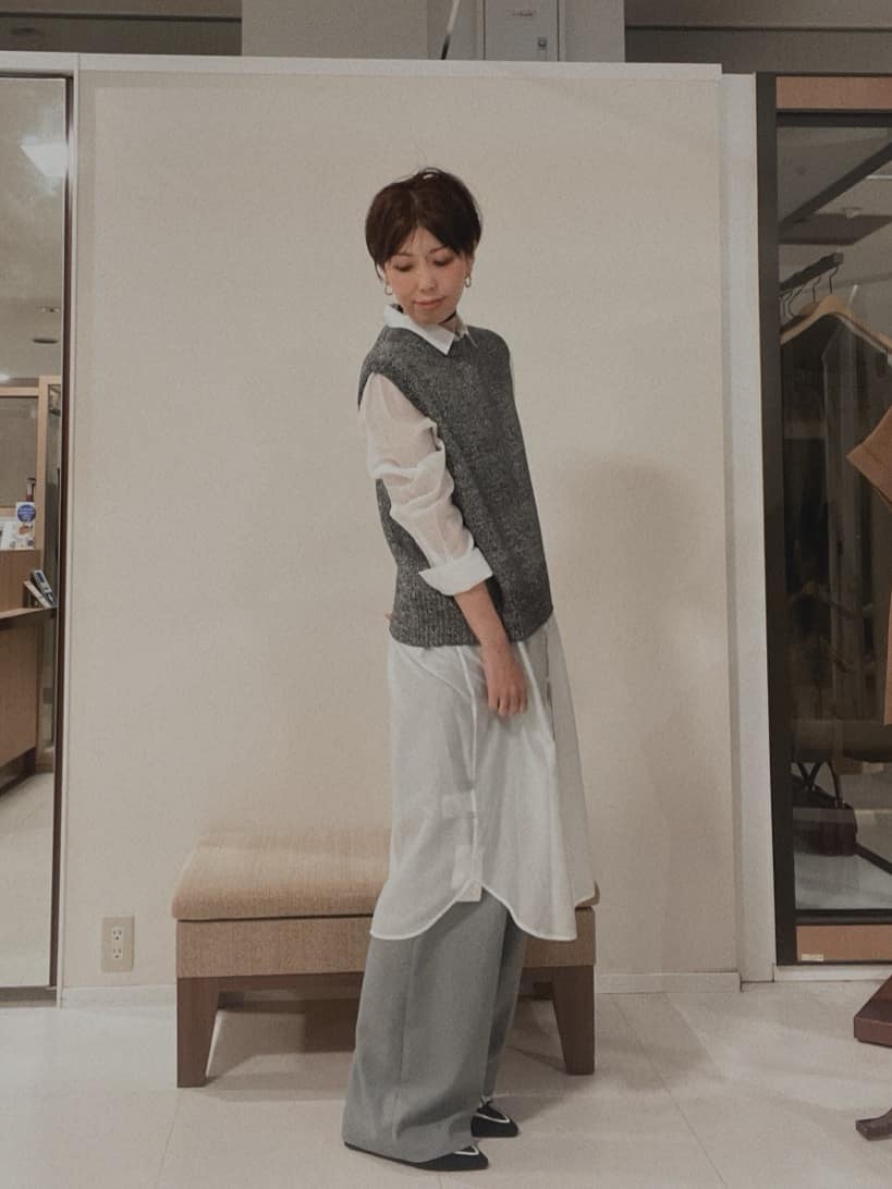 IWAMOさんの「UNTITLED｜【ニットと重ね着に/前開きボタン】シアーロングシャツ」を使ったコーディネート