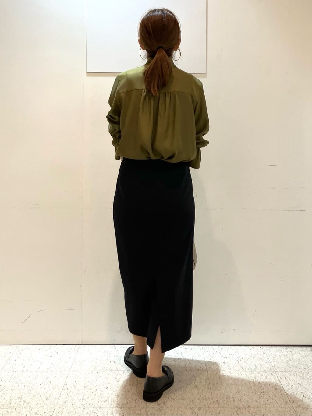 kozuさんの「Reflect｜【キレイめスタイル／通勤におすすめ◎】ボウタイシャンブレーカラーブラウス」を使ったコーディネート