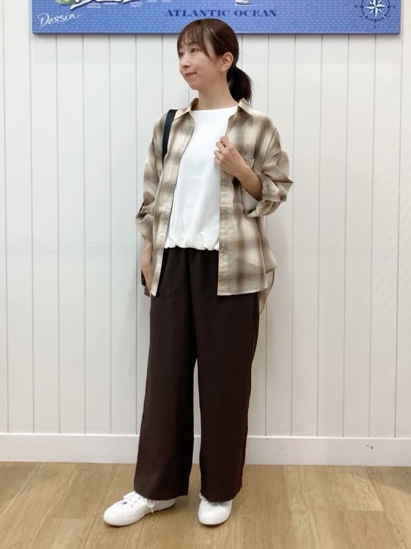 yoshiさんの「Dessin｜【二の腕カバー／UVカット】ロールアップスリーブ裾ギャザーカットソー」を使ったコーディネート