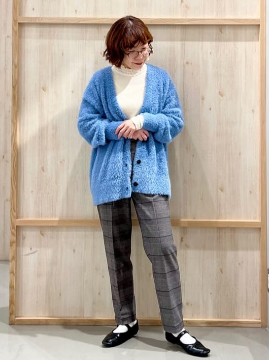 nakoさんの「THE SHOP TK｜【ふわふわあったか】フェザーカーディガン」を使ったコーディネート