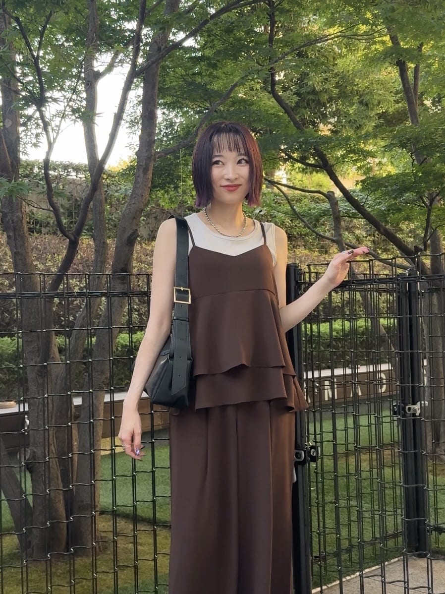 𝐜𝐡𝐢𝐤𝐚さんの「SHOO･LA･RUE｜【セットアップ可/ひんやり】下半身カバーにも タックスカーチョ」を使ったコーディネート