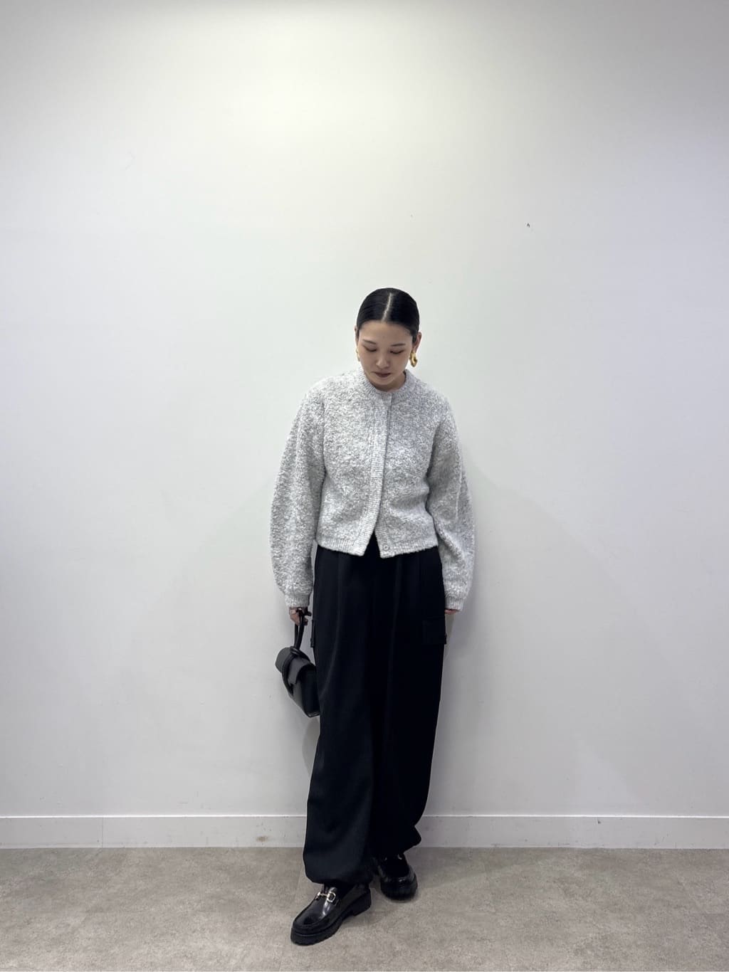 ayanoさんの「INDIVI｜【MILLELA FIRENZE】ループハンドルバッグ」を使ったコーディネート