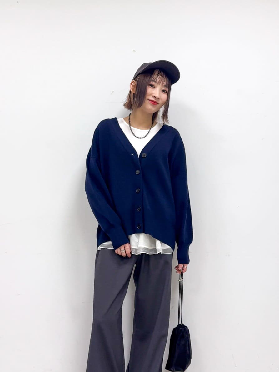 𝐜𝐡𝐢𝐤𝐚さんの「SHOO･LA･RUE｜【洗える/毛玉レス】表面がきれいなVネックカーディガン」を使ったコーディネート