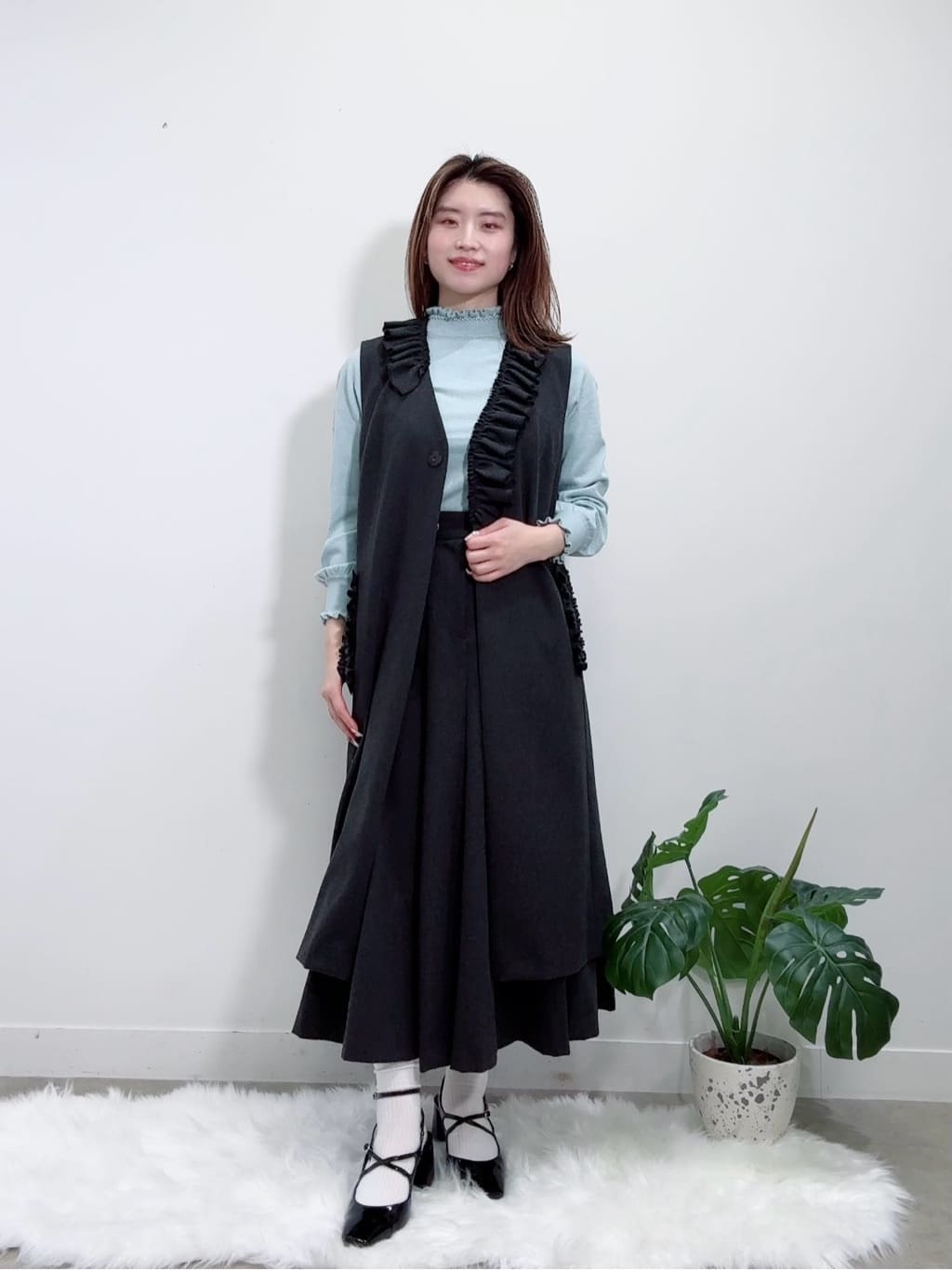 Suma Una本部スタッフさんの「SunaUna｜【COLLECTION LINE】フリルスリーブレスジレ」を使ったコーディネート