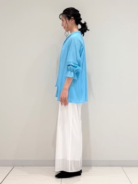 kayoさんの「INDIVI｜【洗える／シャーリング素材】ボリューム袖エアリーブラウス」を使ったコーディネート