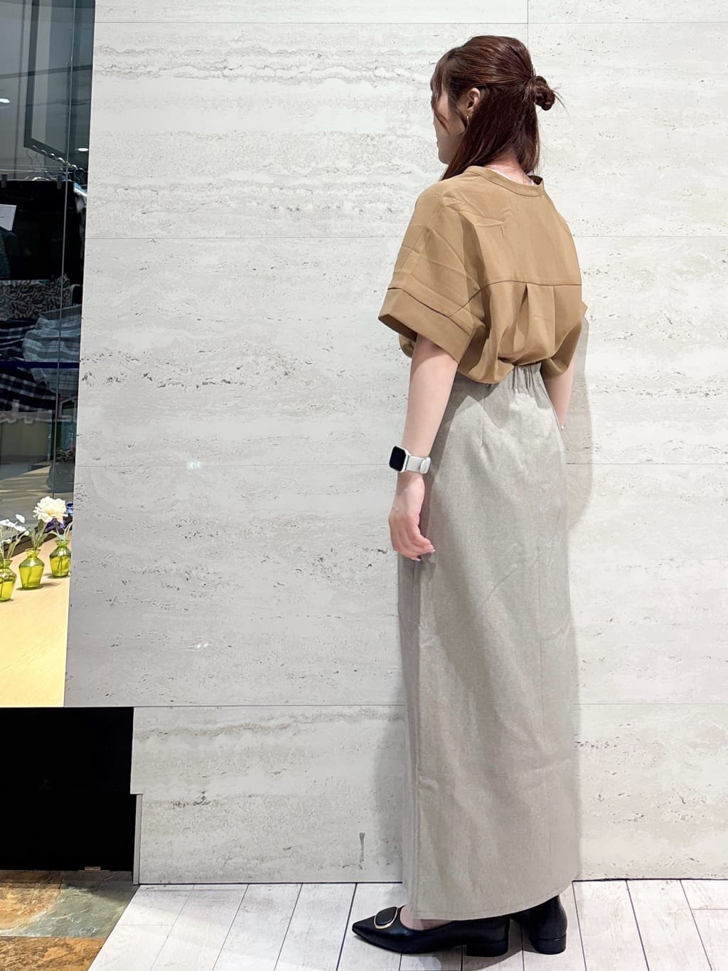 かほさんの「OPAQUE.CLIP｜《5色展開／SS-LLサイズ》スキッパー金ボタンブラウス／セットアップ対応【防シワ／ストレッチ／洗濯」を使ったコーディネート
