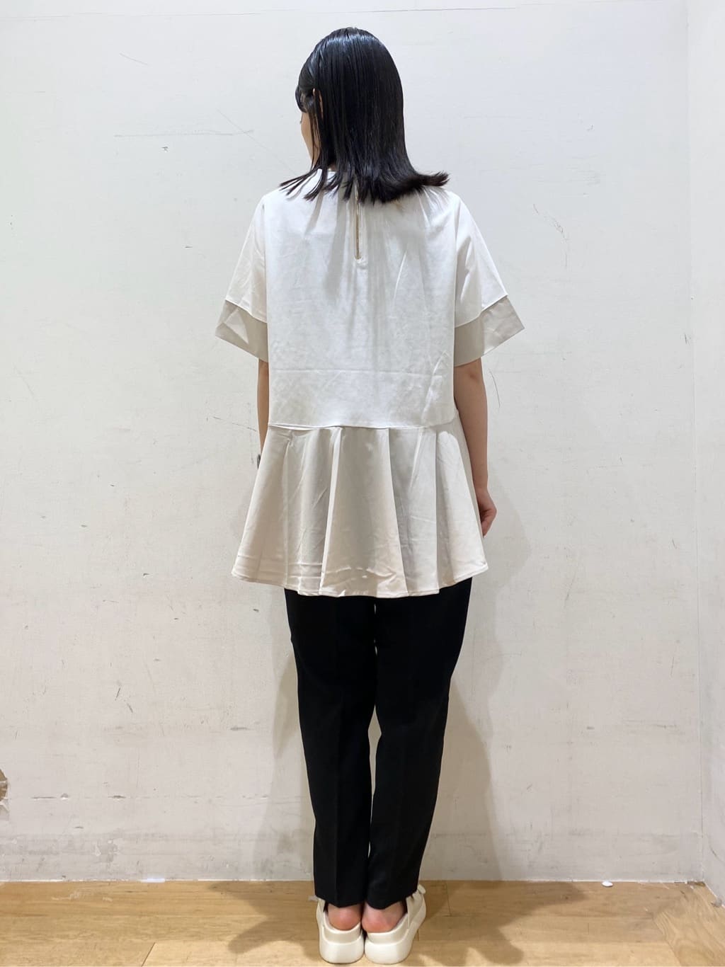 みなみさんの「OPAQUE.CLIP｜配色フハクドッキングペプラムトップス【洗濯機洗い可／抗ピル】」を使ったコーディネート