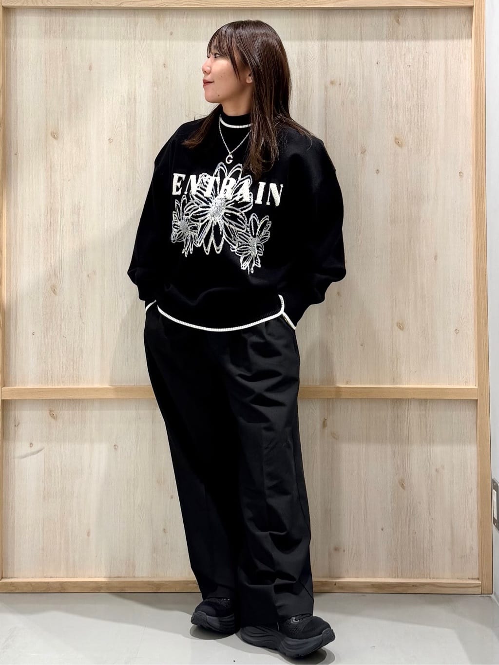 nanaさんの「THE SHOP TK｜花柄ラメジャカードニット」を使ったコーディネート