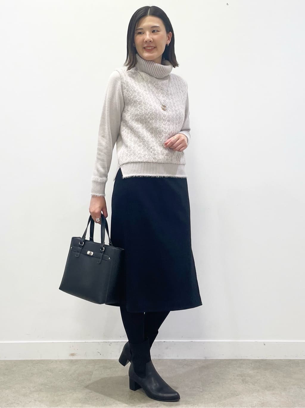 あやたかさんの「Reflect｜【ほんのりラメ感◎】ふわふわフェザーヤーンハイネックニット」を使ったコーディネート