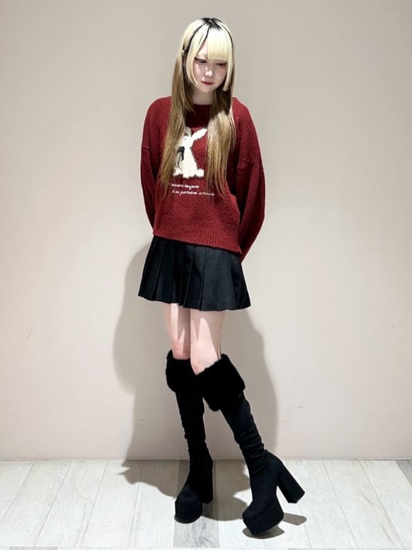 しおりんさんの「ESPERANZA｜【ラク盛り／ニーハイブーツ】リピーター続出／脚長美脚 フェイクファーニーハイブーツ」を使ったコーディネート