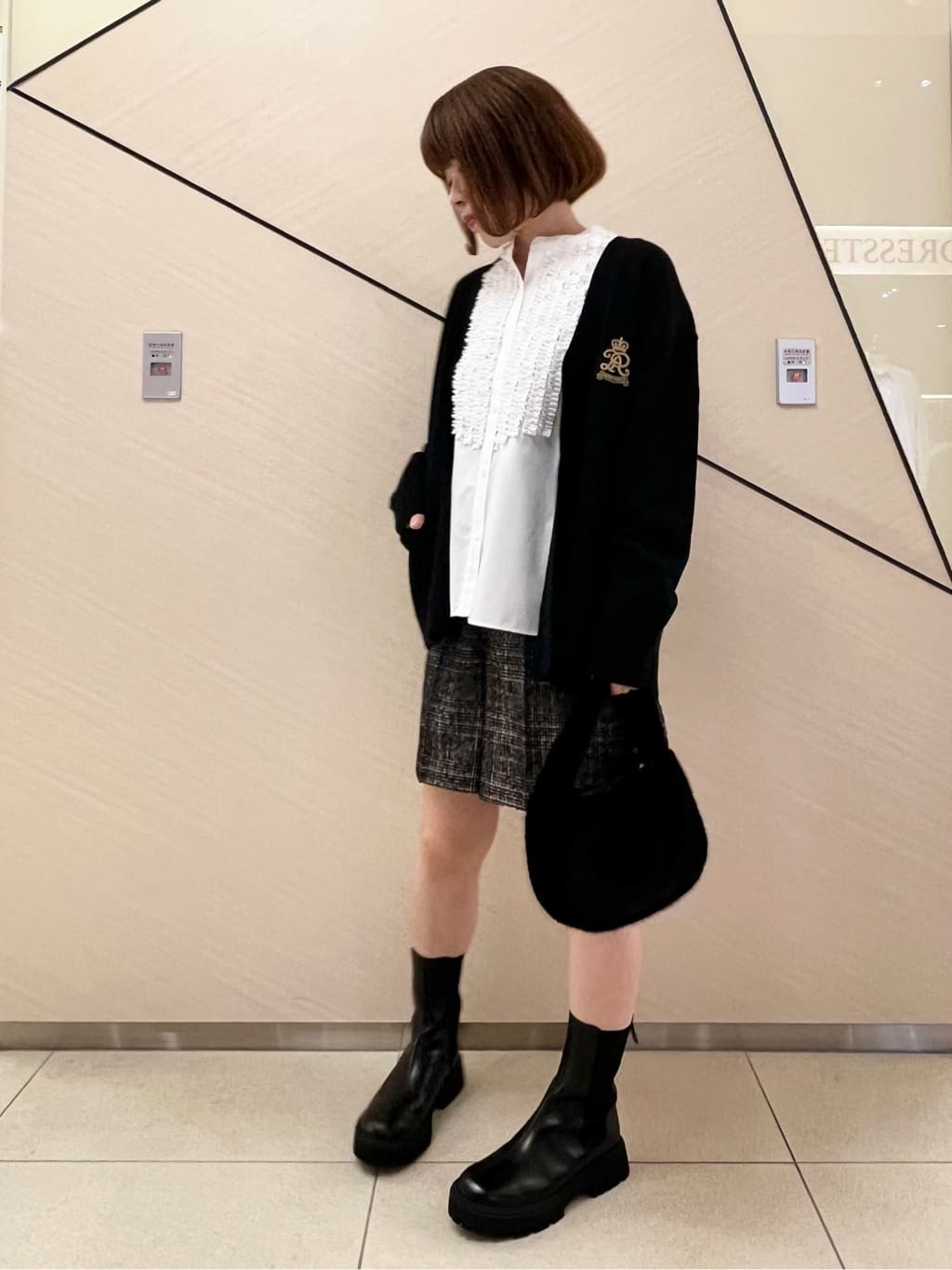 yahataさんの「DRESSTERIOR｜◆コンパクトフェイクファーバッグ」を使ったコーディネート