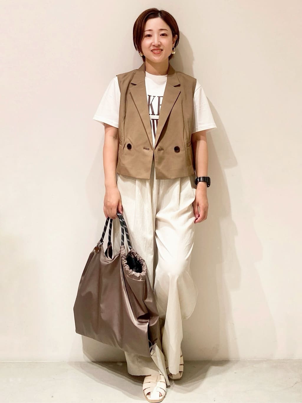 MIHOさんの「OPAQUE.CLIP｜ロゴプリントTシャツ【洗濯機洗い可】」を使ったコーディネート