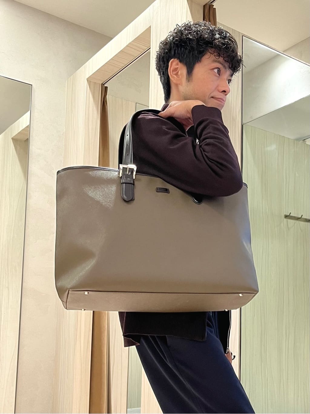 URAさんの「TAKEO KIKUCHI｜アンチピリング ジップアップ ニット」を使ったコーディネート