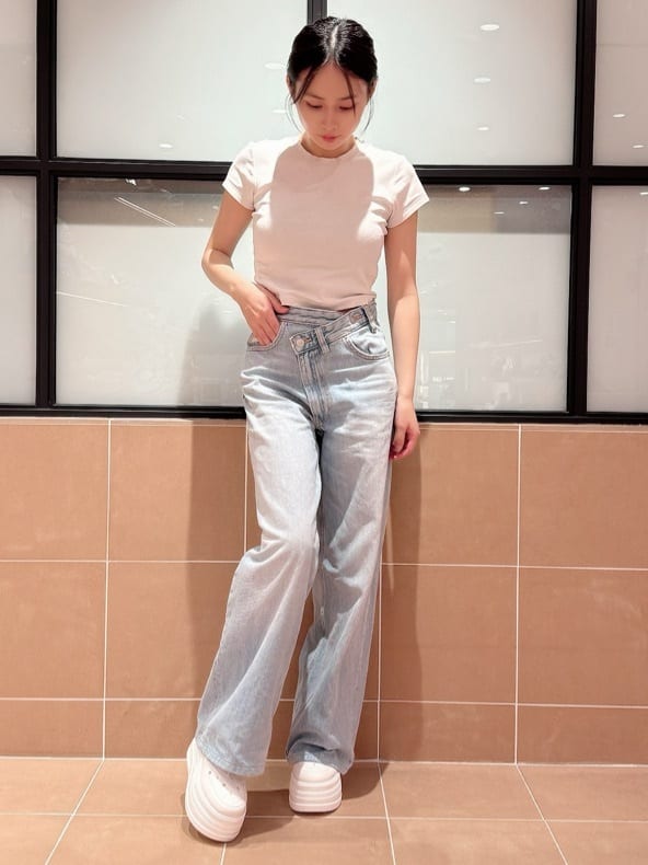 MIRINAさんの「ESPERANZA｜【EC先行販売】きゅんフィット厚底フラットキルティングスタッズスニーカー」を使ったコーディネート