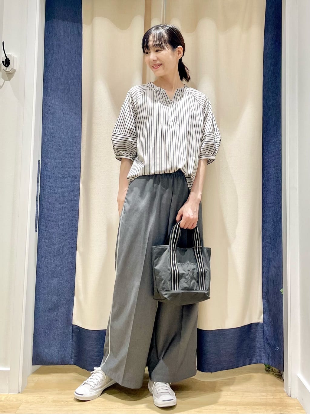uwatokoさんの「Dessin｜【セットアップ可/ウエストゴム/洗える】サイドライン入りワイドパンツ」を使ったコーディネート