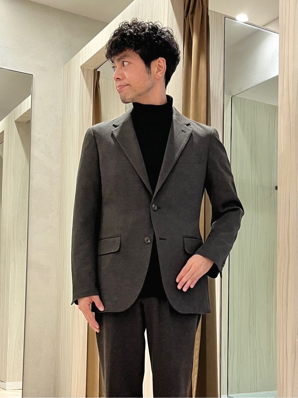 URAさんの「TAKEO KIKUCHI｜アンチピリング タートルネック ニット」を使ったコーディネート