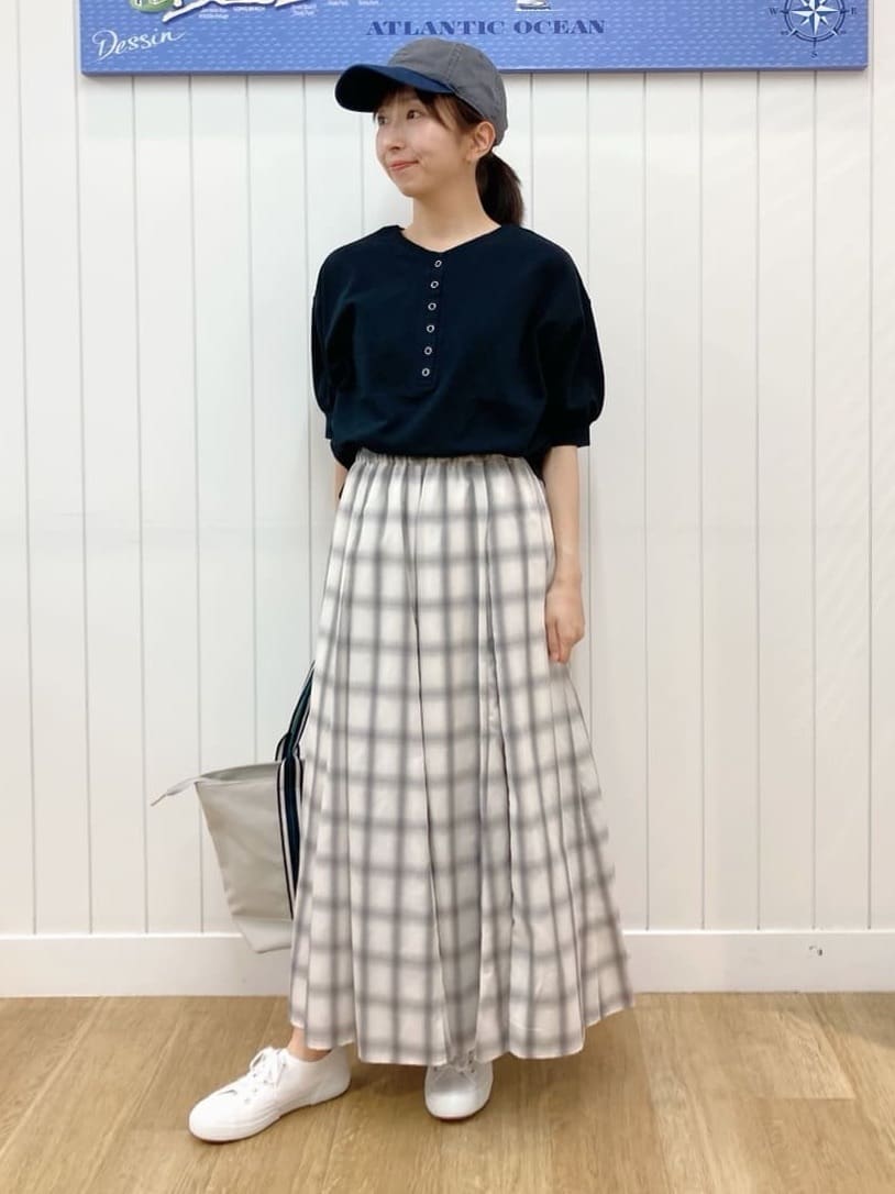 yoshiさんの「Dessin｜【360度可愛い/前後2WAY/洗える】ライトコットンヘンリーカットソー」を使ったコーディネート