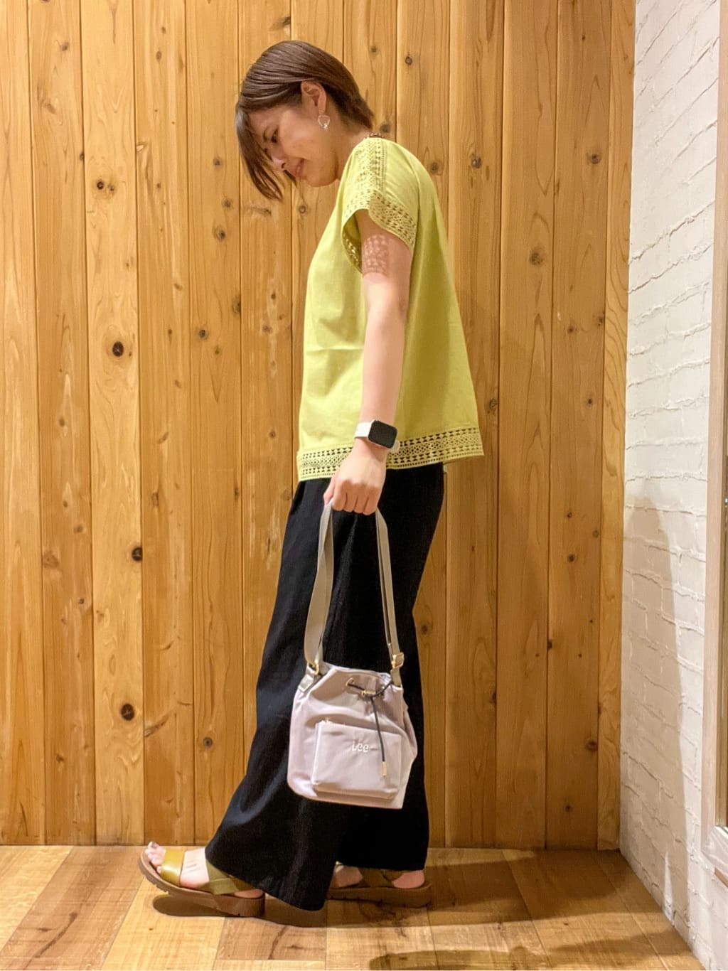 m.さんの「SHOO･LA･RUE｜アンクルゴムフラットサンダル」を使ったコーディネート