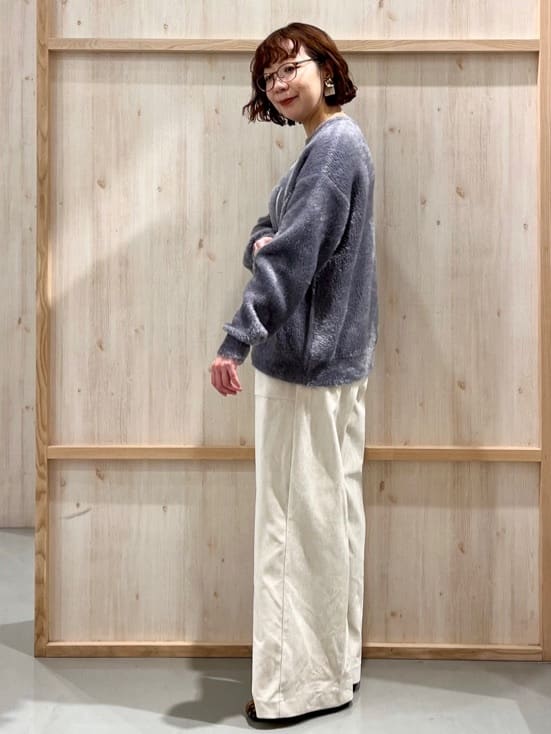 nakoさんの「THE SHOP TK｜ベルベットフェザー ロゴニットプルオーバー」を使ったコーディネート