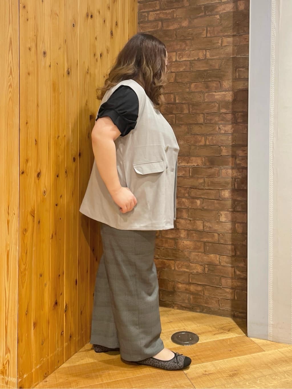 Risaさんの「SHOO･LA･RUE｜【S-LL/セットアップ可/洗濯後しわになりにくい】ダブルベスト」を使ったコーディネート