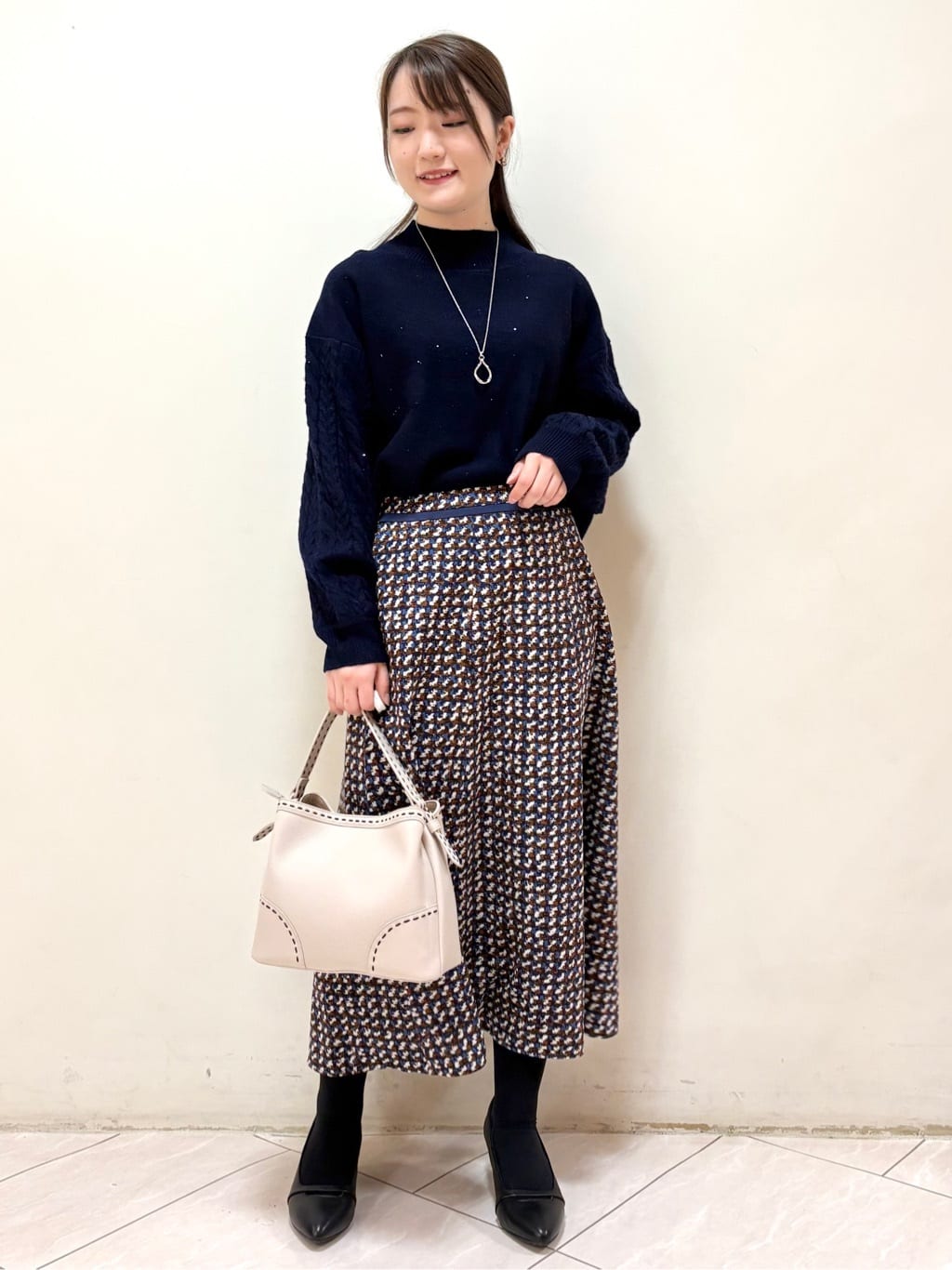 mikiさんの「Reflect｜【一枚で着映え◎／ゆったりシルエット】ラメ&times;スパンコールウール混ニット」を使ったコーディネート