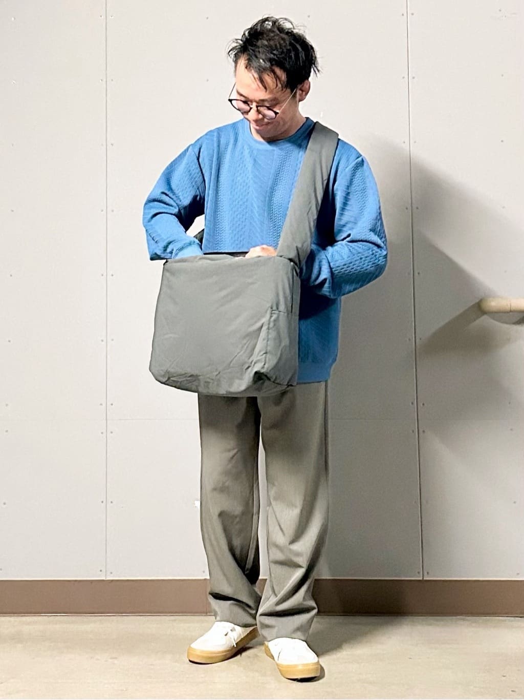 KENJI Iさんの「THE SHOP TK｜【無地に飽きた方へ】ふくれジャカードスウェット　洗濯機OK/6色展開/ユニセックスでおすすめ！」を使ったコーディネート