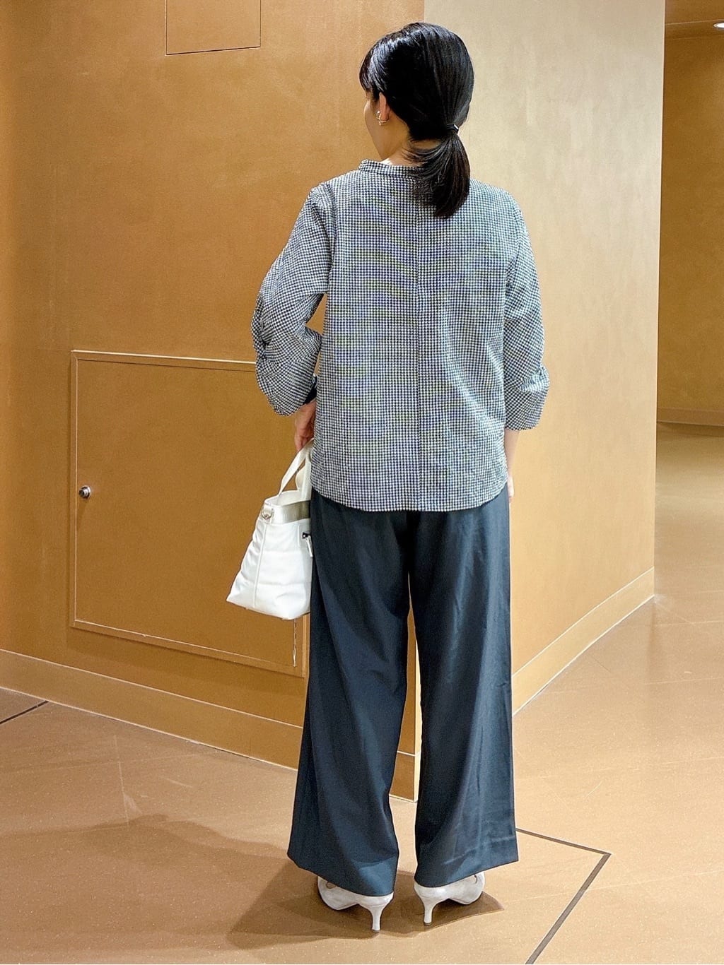 hattoriさんの「INDIVI｜【UVケア／吸汗速乾】凹凸素材ねじり袖トップス」を使ったコーディネート