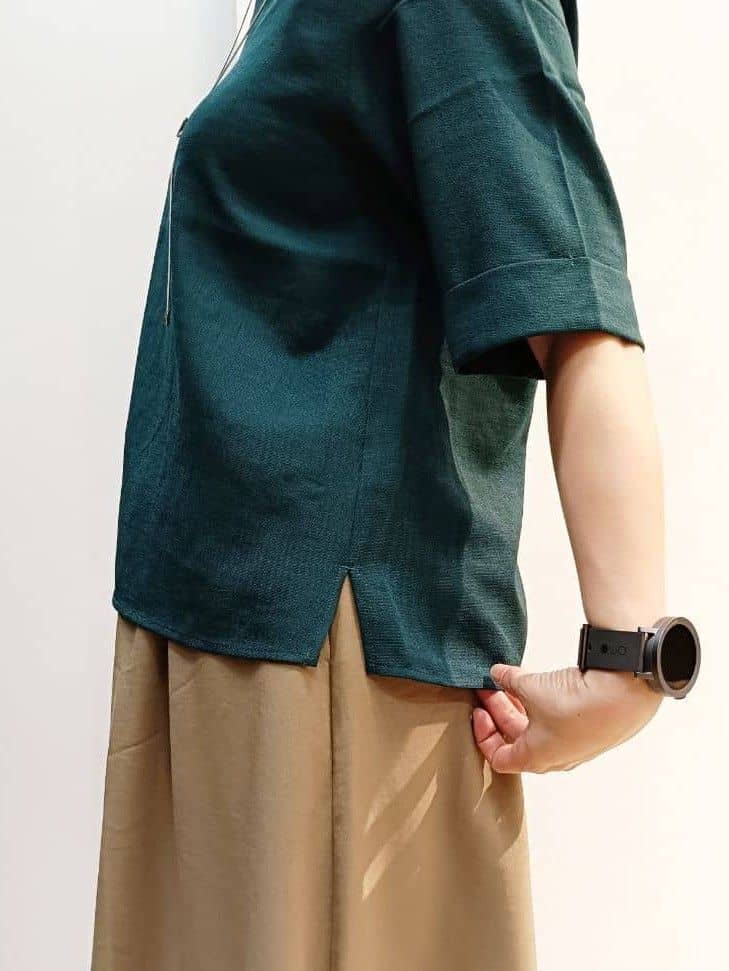 あんさんの「THE SHOP TK｜麻調メッシュブラウス【二の腕カバー/洗える】」を使ったコーディネート