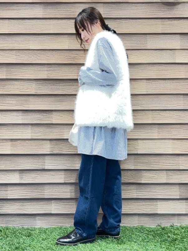 himiさんの「SHOO･LA･RUE｜【S-LL】程よくゆったりな 柔らかデニムテーパードパンツ」を使ったコーディネート