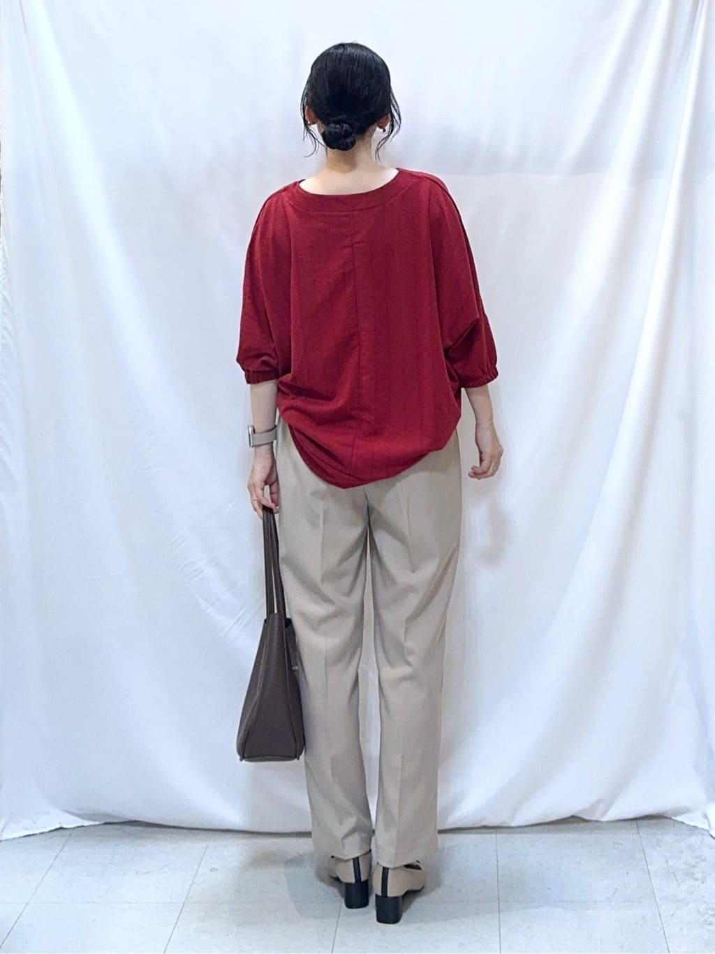 𝐇𝐢𝐫𝐨𝐦𝐢さんの「SHOO･LA･RUE｜【S-LL/7分袖】ゆるシルエットが心地よい ドルマントップス」を使ったコーディネート