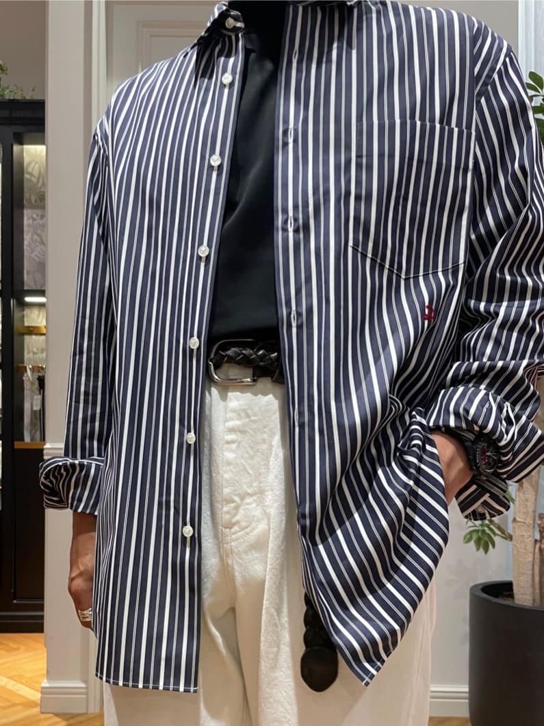 鶴田大士さんの「DRESSTERIOR｜THOMAS MASON ストライプシャツ」を使ったコーディネート