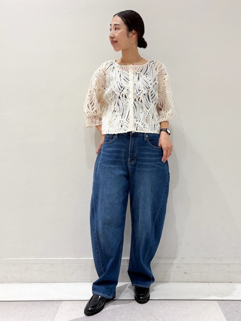 ちえさんの「OPAQUE.CLIP｜シアー刺繍レース前開きブラウス【洗濯機洗い可】」を使ったコーディネート