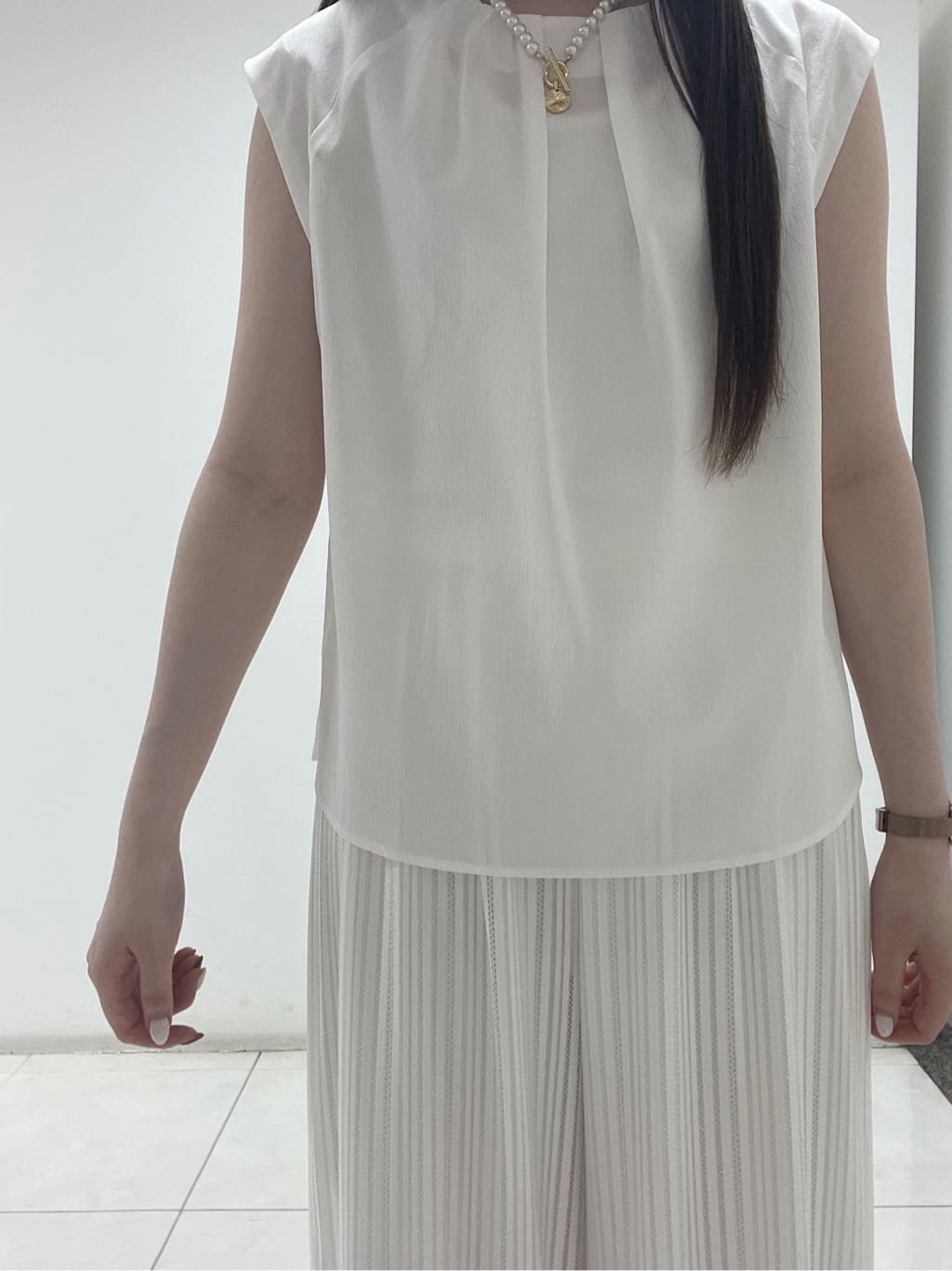 mさんの「INDIVI｜【軽く羽織れる】ボレロカーディガン」を使ったコーディネート