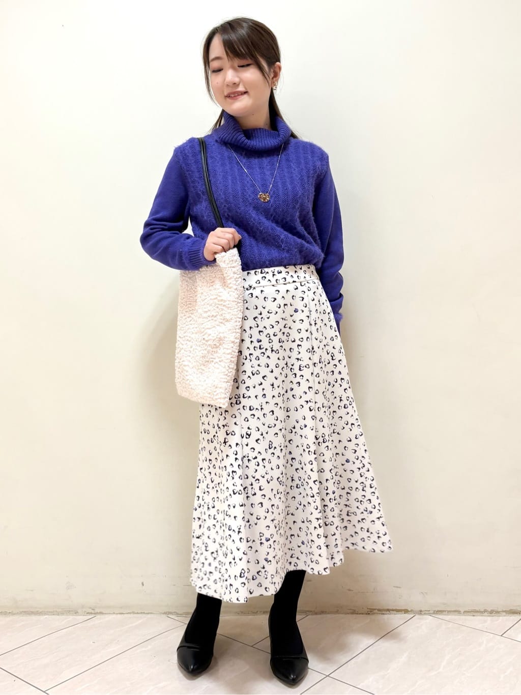 mikiさんの「Reflect｜【ほんのりラメ感◎】ふわふわフェザーヤーンハイネックニット」を使ったコーディネート