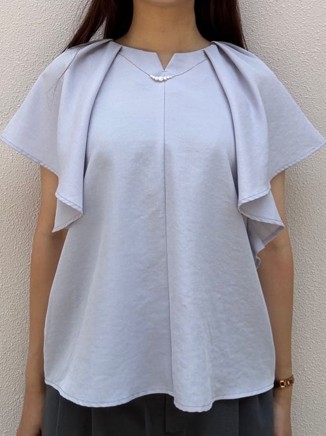 mihaさんの「index｜《7色展開／S-LLサイズ》フリルタックスリーブキーネックブラウス【吸水速乾／洗濯機可／イージーアイ」を使ったコーディネート
