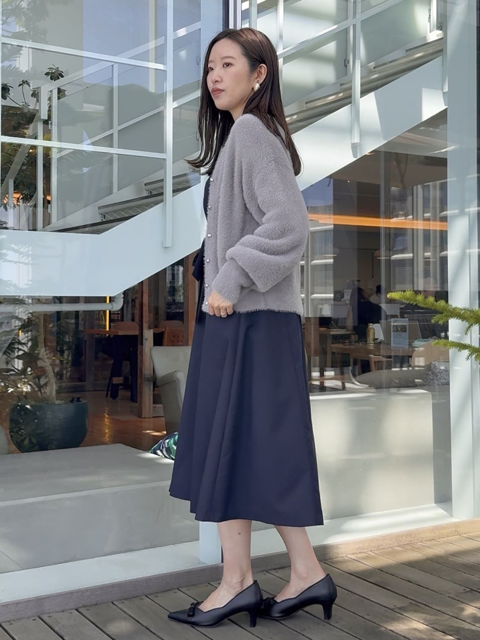 teiさんの「Couture brooch｜【ふわふわ/前後2WAY】フェザーカーディトップス」を使ったコーディネート