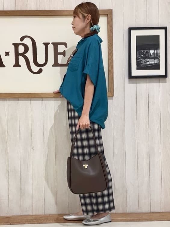 みきぽんさんの「SHOO･LA･RUE｜【洗える/S-LL/5分袖】1枚でも羽織としても。さらさらドレープシャツ」を使ったコーディネート
