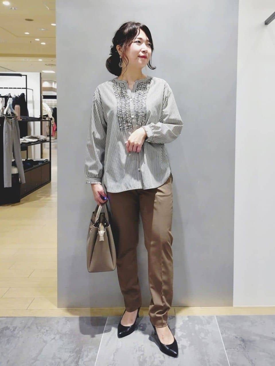 TOMOMIさんの「INDIVI｜【褒められパンツ/ウール混】スティックパンツ」を使ったコーディネート