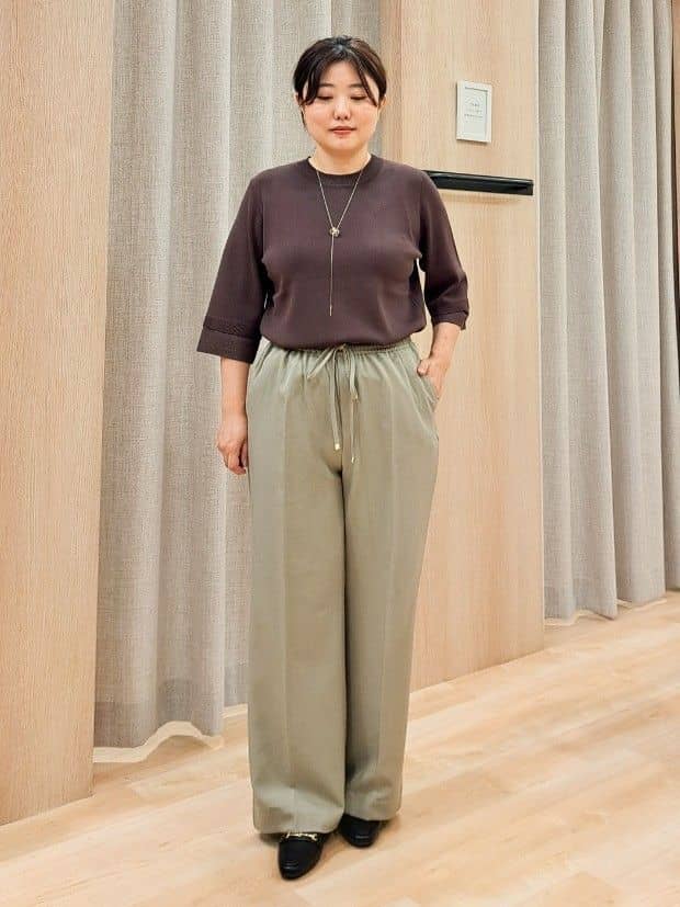 ふるさんの「grove｜【ひんやり多機能】やわらかドライタッチ 袖口シアードッキングプルオーバー」を使ったコーディネート