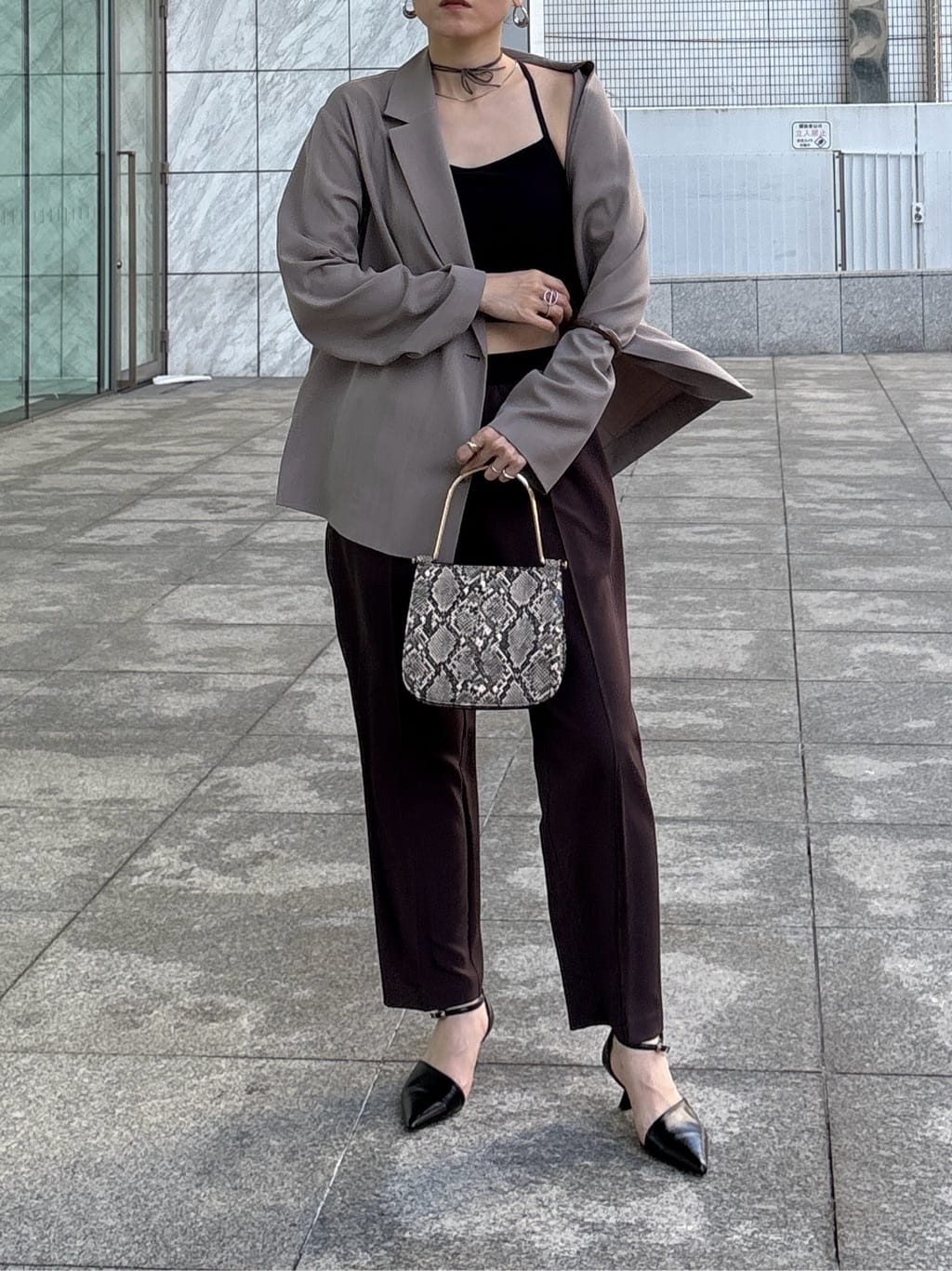 kotakiさんの「INDIVI｜Comfy SET UP｜イージーテーパードパンツ【セットアップ対応／通勤/カセット服】」を使ったコーディネート
